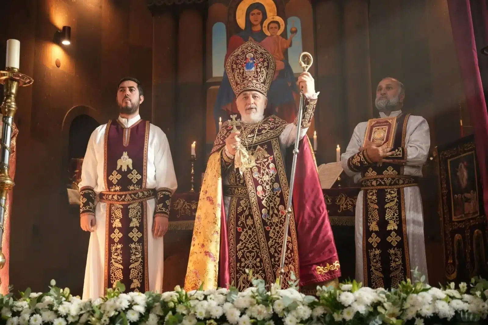 L&rsquo;archevêque Ezras Nersisyan, frère du Catholicos Karékine II condamne la campagne des autorités arméniennes contre l&rsquo;Église arménienne
