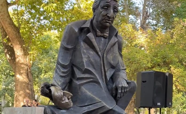 Inauguration d&rsquo;une statue de l’acteur Mher Mkrtchyan à Erevan
