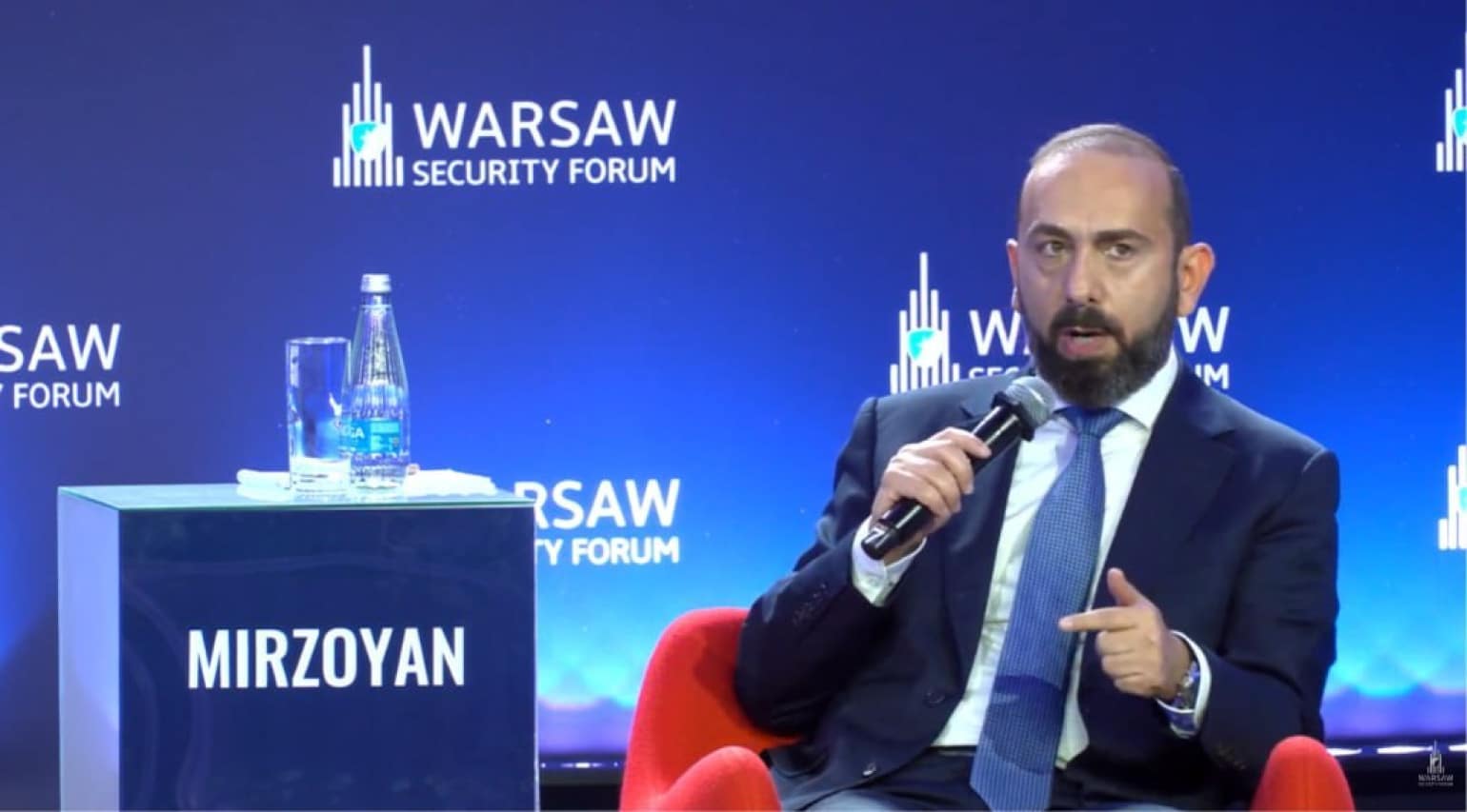On trouvera sans doute demain matin un titre annonçant l&rsquo;ouverture de la frontière arméno-turque affirme Ararat Mirzoyan