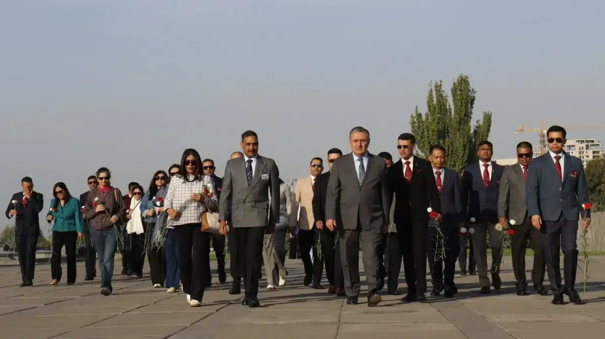 Une délégation du Collège indien de gestion de la défense s&rsquo;est rendue au Mémorial du génocide des Arméniens à Erevan