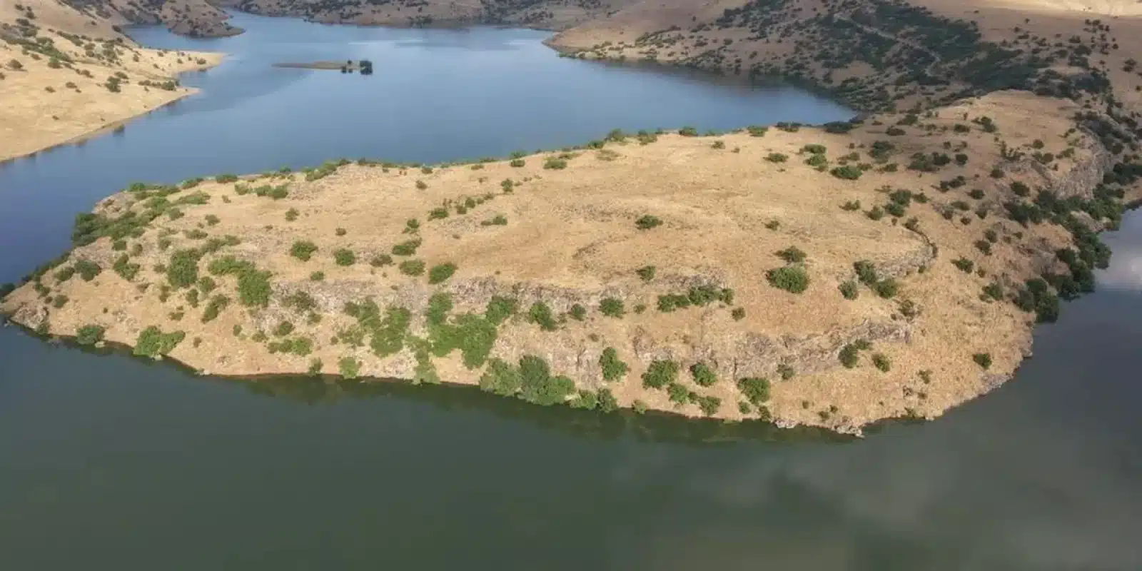 Une forteresse vieille de 3 000 ans découverte grâce à des images satellite à Mush (Arménie occidentale), qui pourrait avoir été la première capitale de l&rsquo;Urartu
