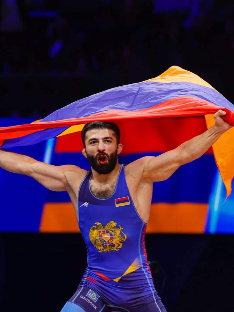 Karen Aslanyan (Arménie) s&rsquo;impose (8-4) sur un lutteur azerbaïdjanais et devient champion du monde de lutte gréco-romaine à Astana