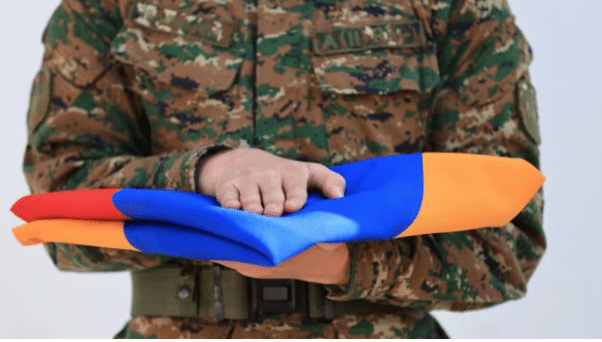 Le corps d’un militaire retrouvé avec une blessure par balle, annonce le ministère de la Défense