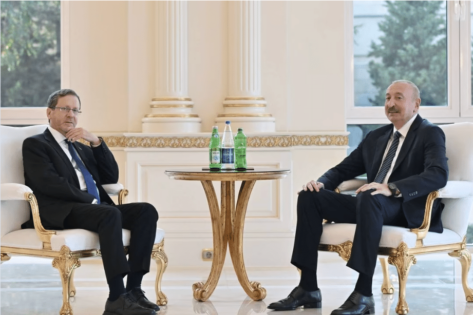 Turquie-Azerbaïdjan : le « vol interdit » du président israélien et les fissures entre Ankara et Bakou