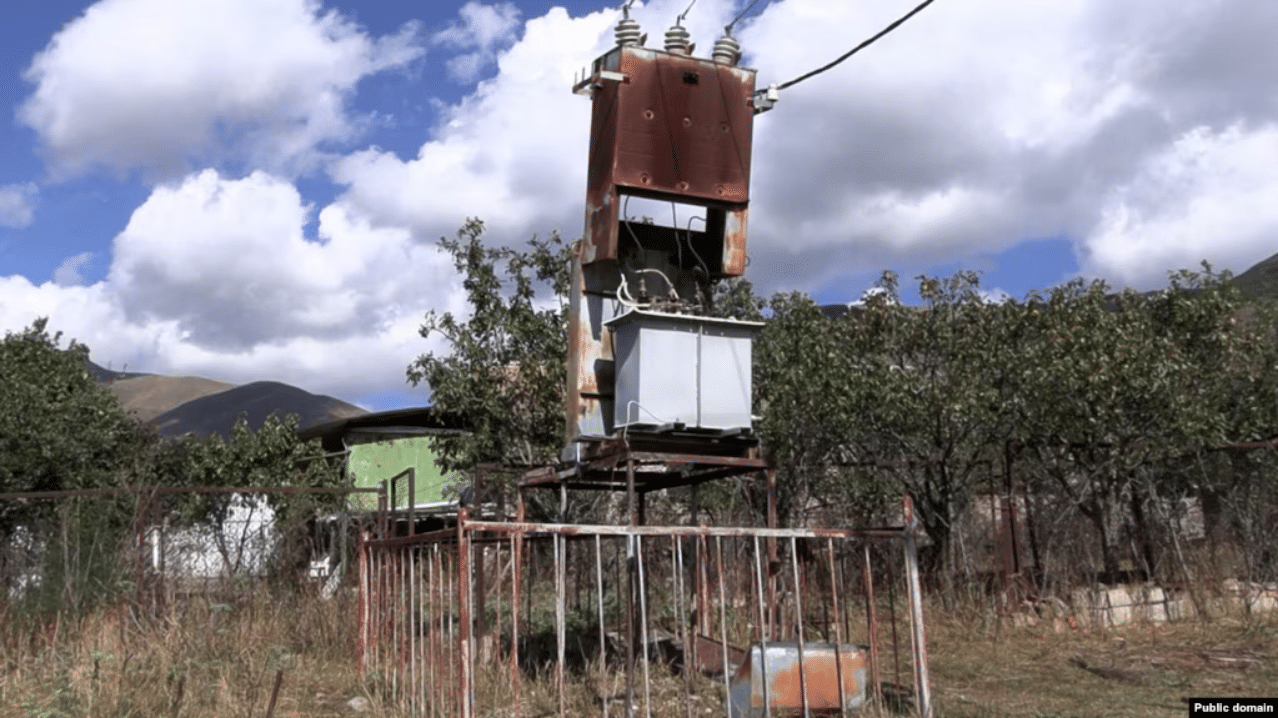 Les habitants d’Arjut réclament le démantèlement d’un poste électrique devenu dangereux pour leur vie