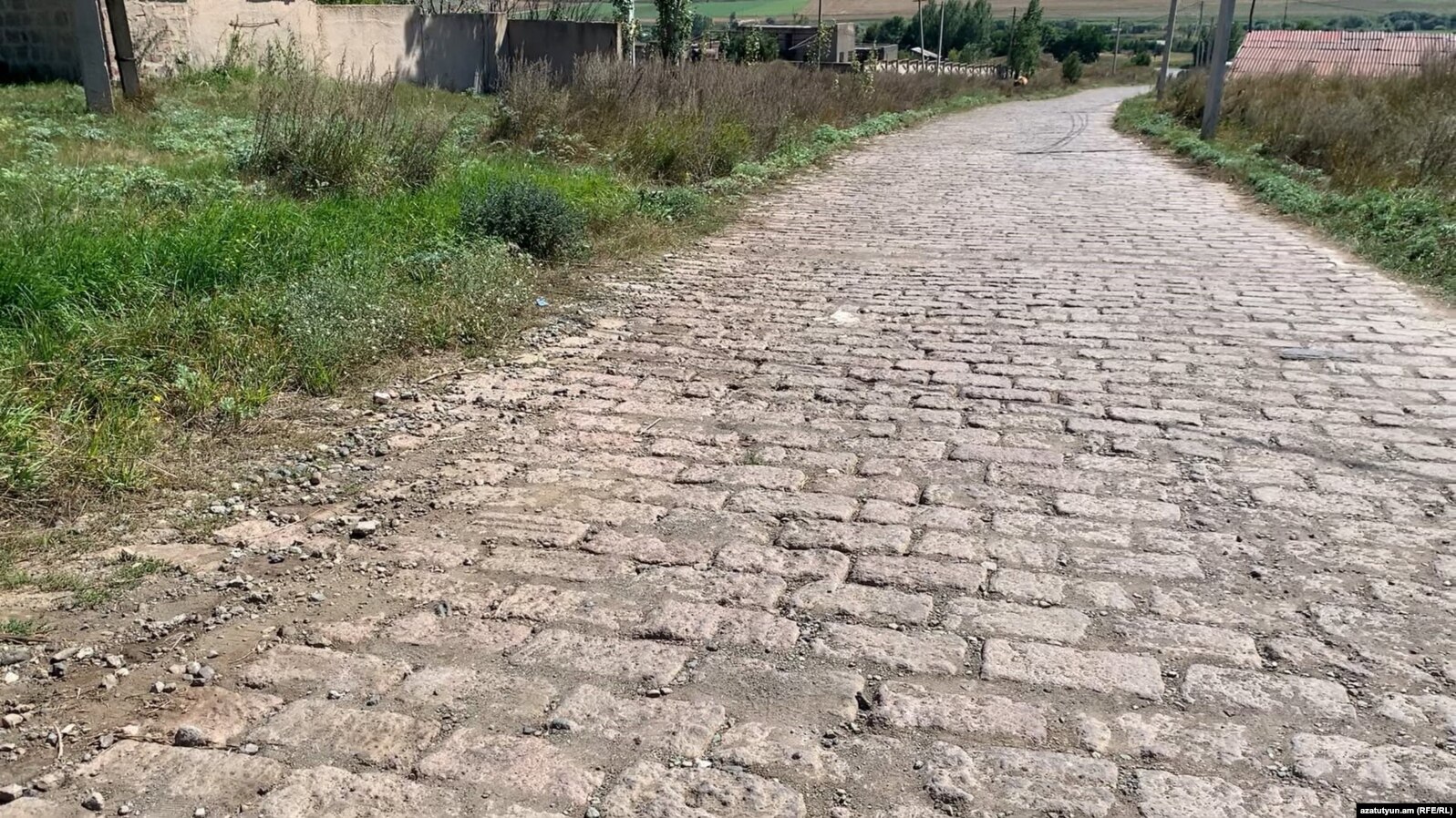 Des rues rénovées mais déjà à moitié détruites à Spitak : la municipalité ne parvient pas à retrouver l’entreprise chargée de réparer les malfaçons