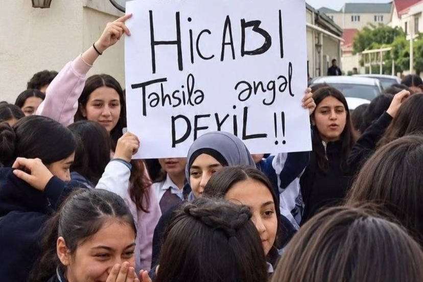 Azerbaïdjan : des élèves boycottent les cours pour protester contre l’interdiction du hijab